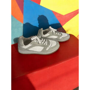 Size 9.5 Women's Steve Madden Sneakers White & Grey